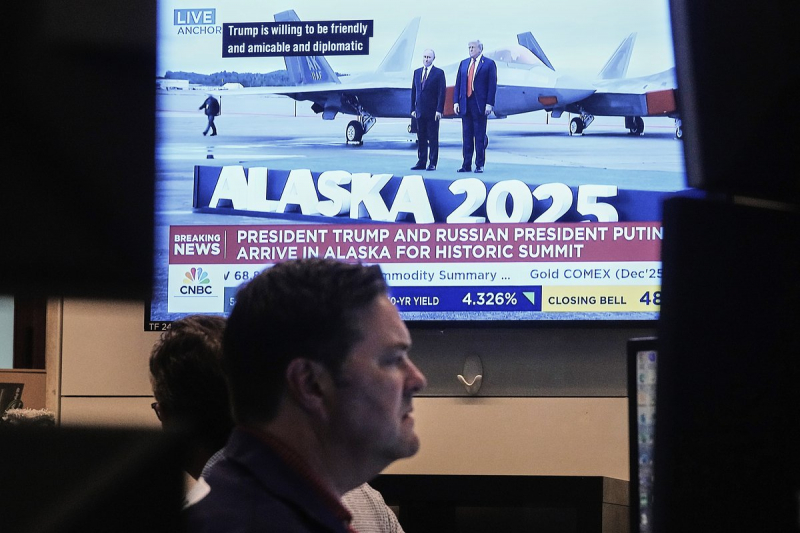 Путин и Трамп начали встречу на Аляске