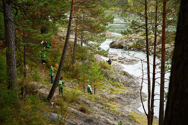 Курорт Сбера провел экосубботник на берегу Катуни