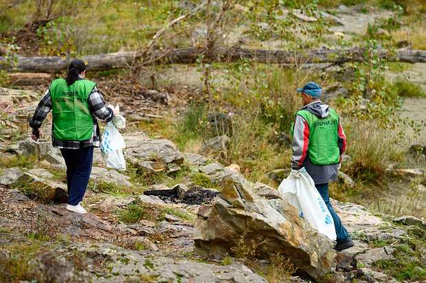 Курорт Сбера провел экосубботник на берегу Катуни