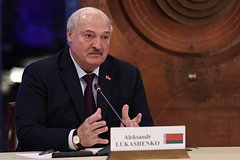 Лукашенко поблагодарил Путина за помощь в создании ядерного государства