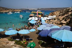 Отдыхавший в Европе турист скатился в море с горки на яхте и больше не вынырнул