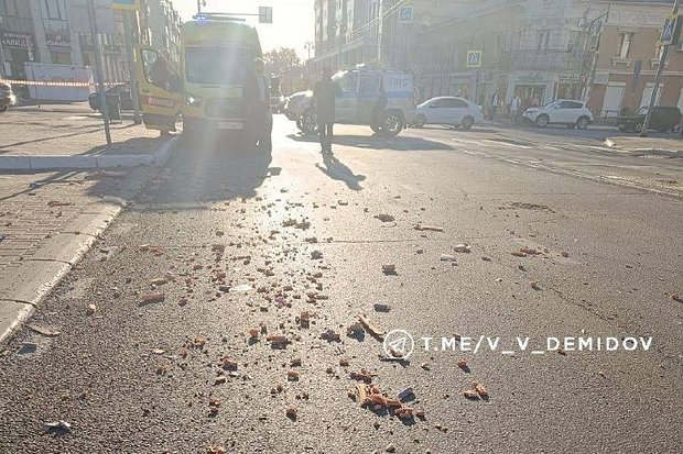 Появились кадры с последствиями взрыва дрона ВСУ у администрации столицы региона России