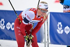 Российской лыжнице попали палкой по лицу во время гонки